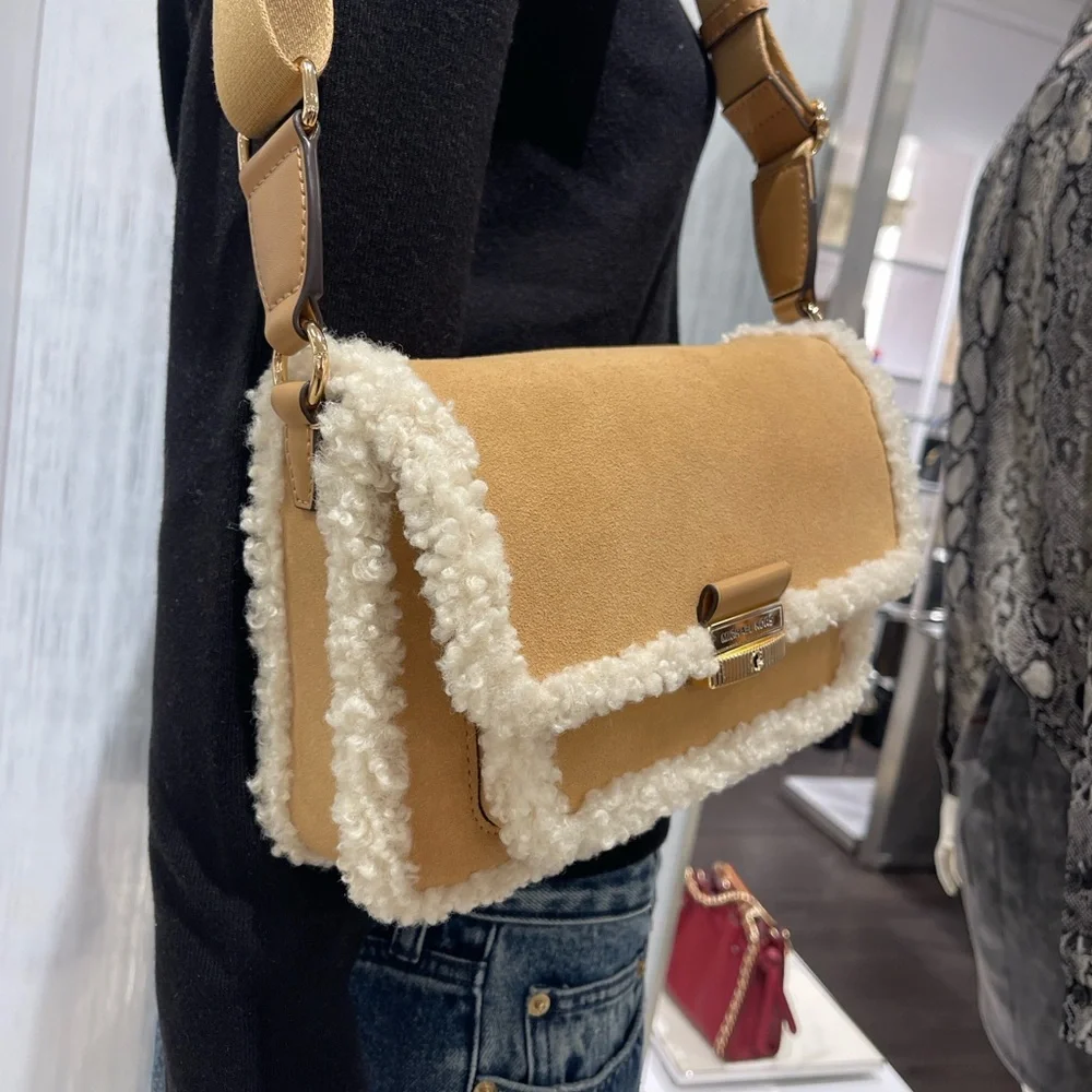 MICHAEL KORS Bradshaw Medium Suede and Faux Shearling Messenger Bag
Peanut
NWT - Picture 13 of 16